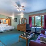 Alaska House Of Jade Bed And Breakfast