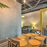 Modern Downtown Apt - Walk To Parks And Cafes!