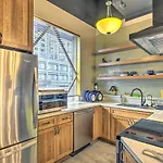 Modern Downtown Apt - Walk To Parks And Cafes!