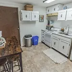 Parkstrip Place, Pet Friendly Downtown Home