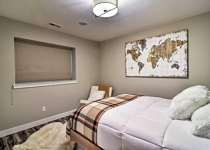 Modern Anchorage Townhome - By Delaney Park Strip!