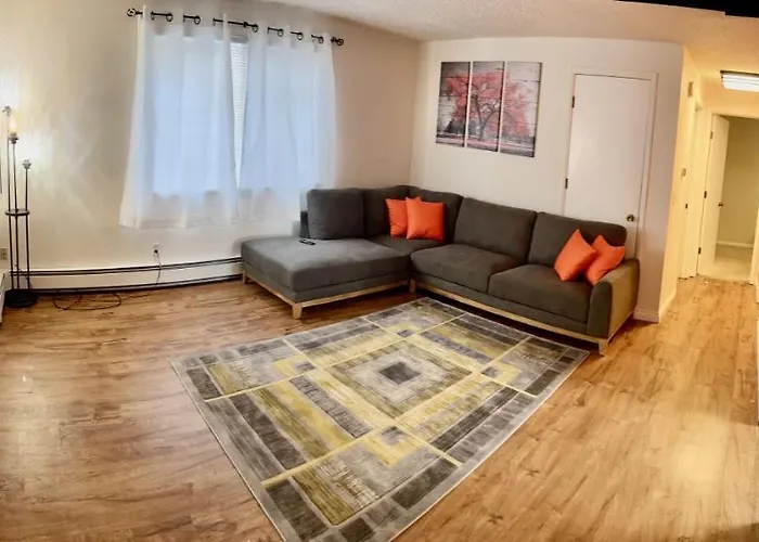 Lovely Two Bedroom, Minutes Away From Downtown