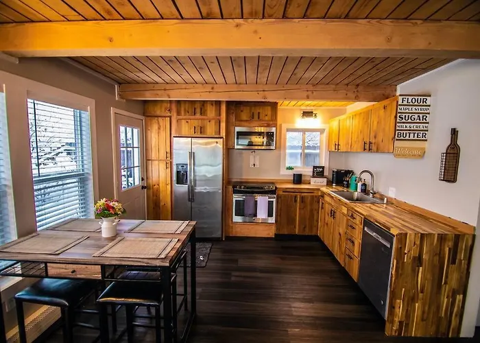 Cozy 3B With Yard 2 Min To Downtown