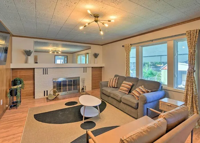 Parkstrip Place, Pet Friendly Downtown Home