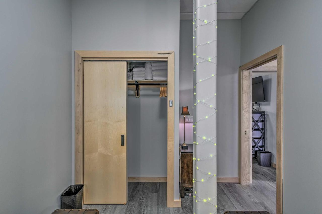 Modern Downtown - Walk To Parks And Cafes! Apartment