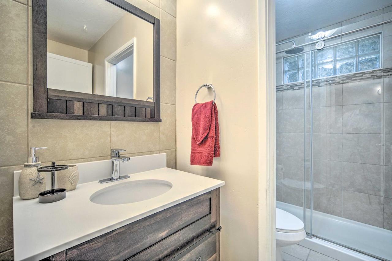 - Walk To Downtown And Coast Trail! Apartment
