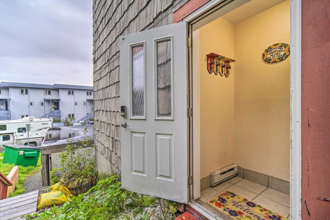 - Walk To Downtown And Coast Trail! *