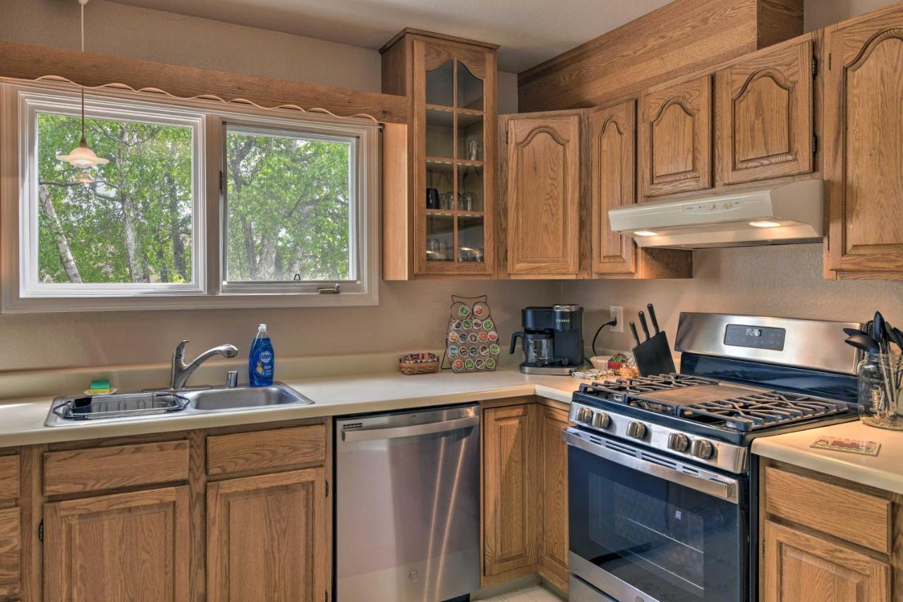Pet Friendly Retreat With Deck And Yard Holiday home *