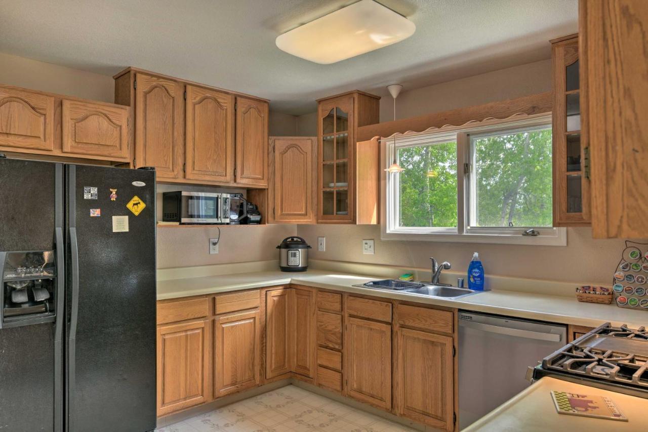 Pet Friendly Retreat With Deck And Yard Holiday home