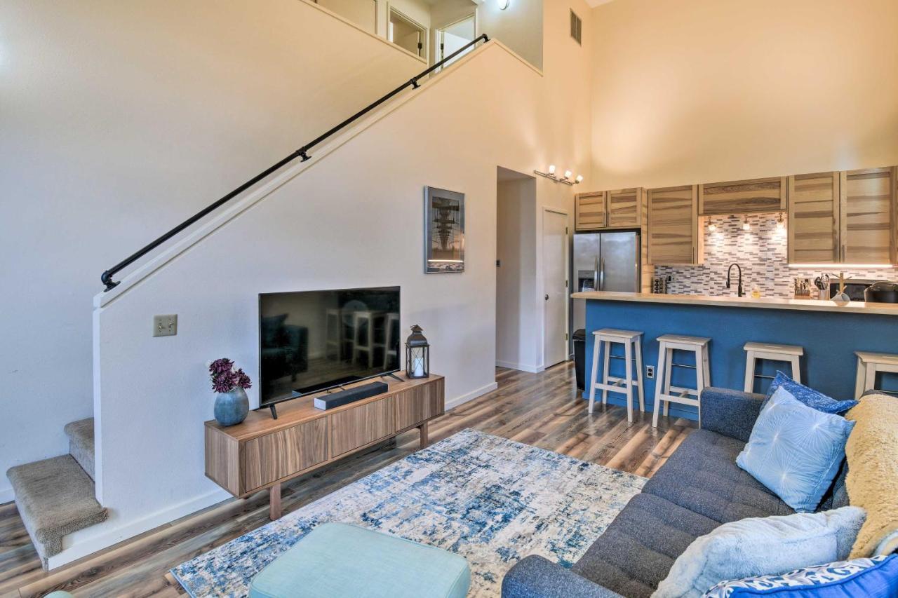 Holiday home Stylish Townhome About 1 Mi To Downtown