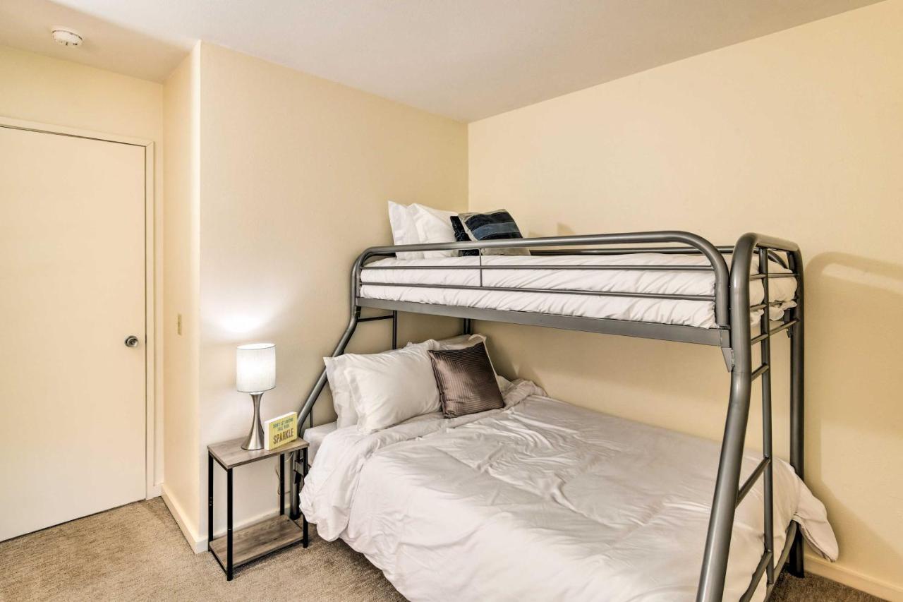Holiday home Stylish Townhome About 1 Mi To Downtown