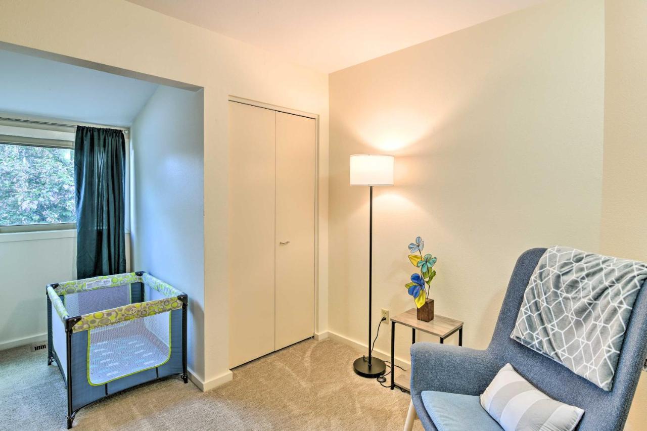 Stylish Townhome About 1 Mi To Downtown Anchorage