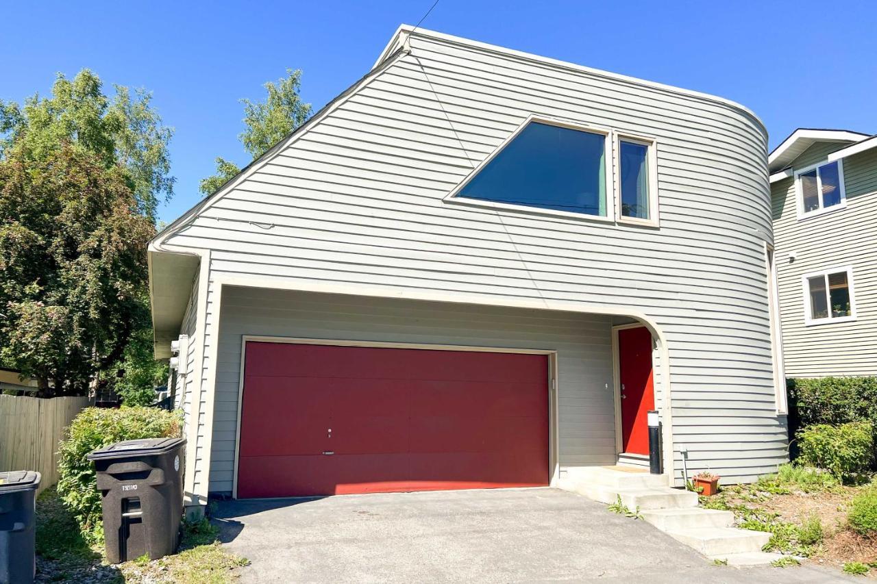 Stylish Townhome About 1 Mi To Downtown Anchorage