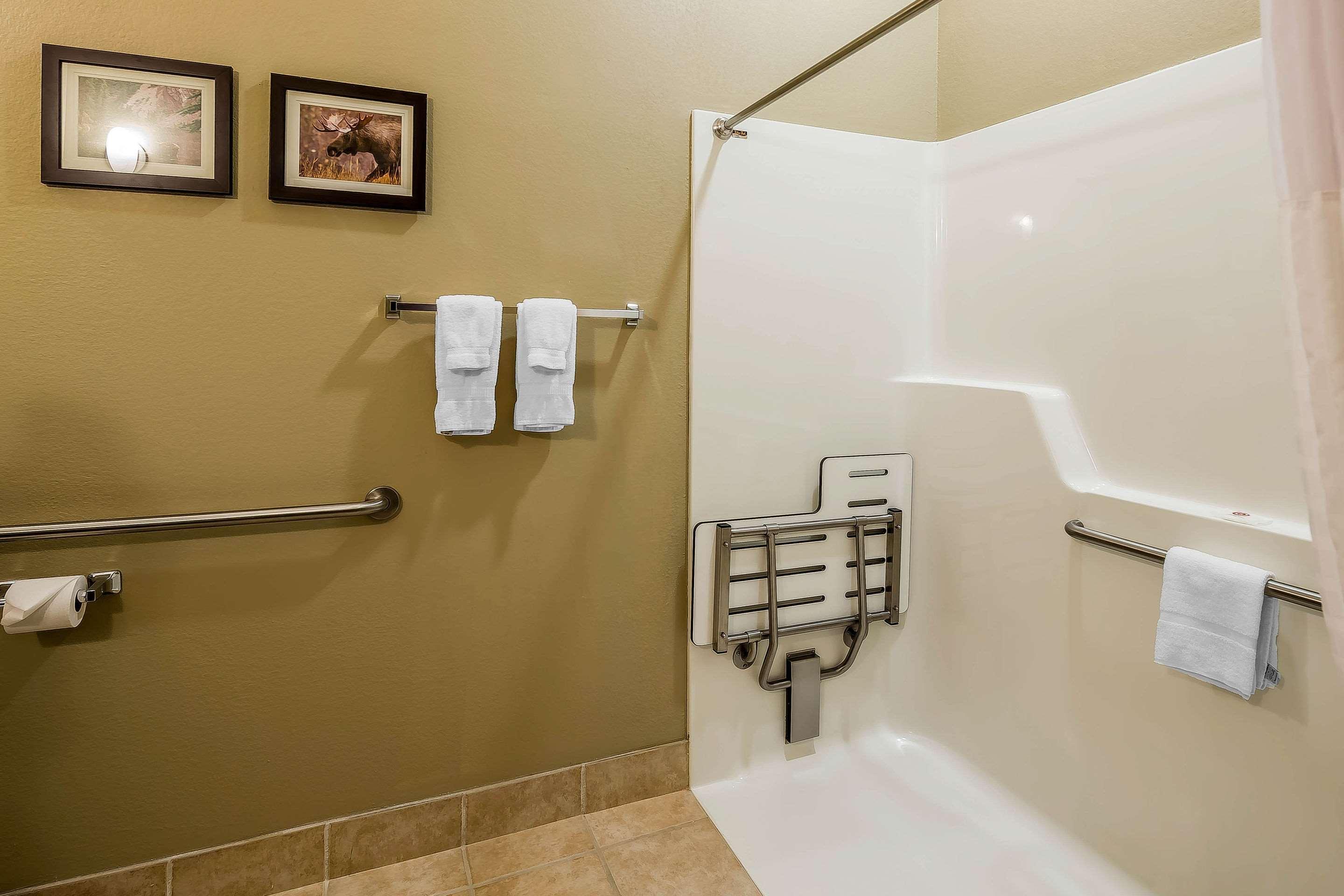 Hotel Comfort International Airport 3*