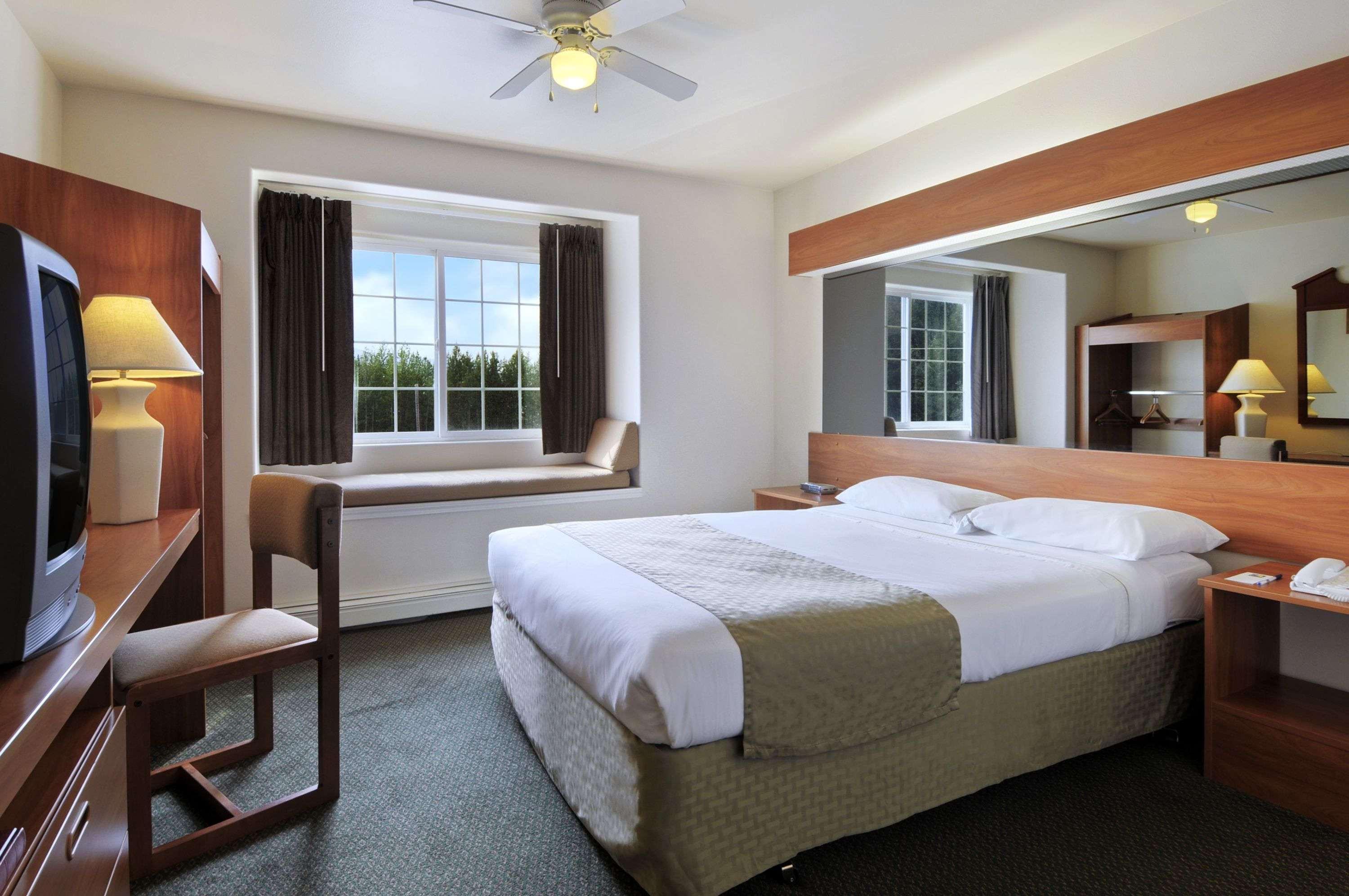 Eagle River Microtel Hotel 2*