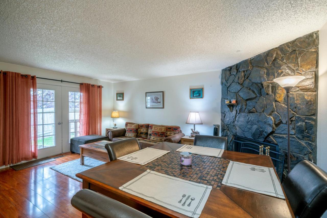 Apartment Polar Bear Den