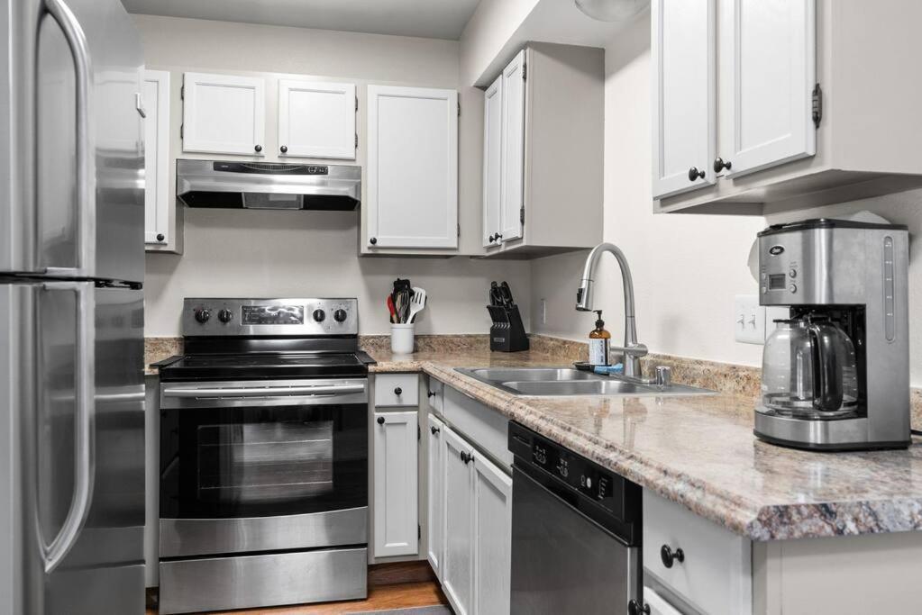 Moose Meadows- Near The Airport, Centrally Located Apartment *