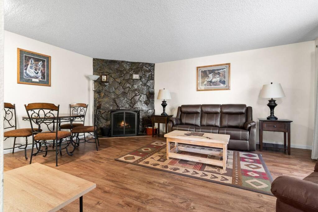 Apartment Alaskan Wolfden Close To Airport Centrally Located Anchorage