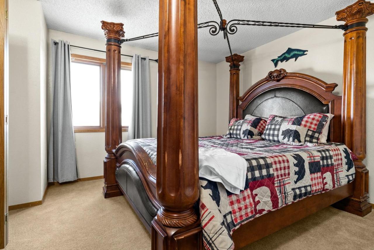 Alaskan Wolfden Close To Airport Centrally Located Apartment *