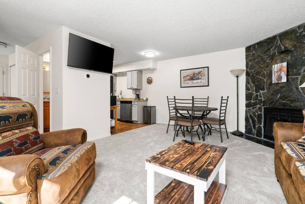 Moose Meadows- Near The Airport, Centrally Located Apartment