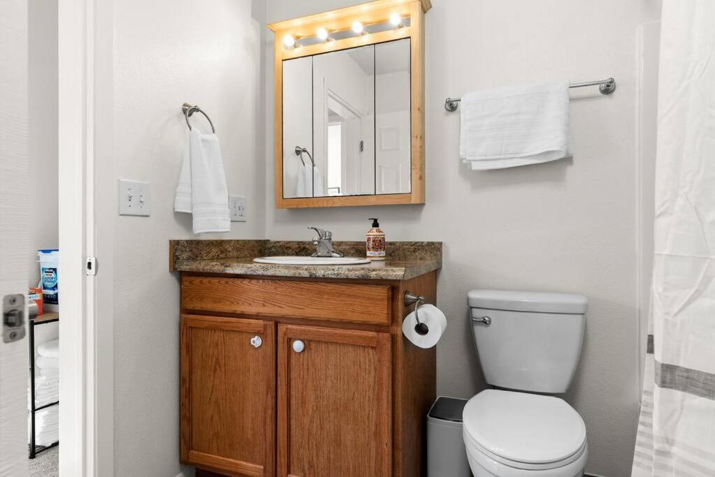 Moose Meadows- Near The Airport, Centrally Located Apartment Anchorage