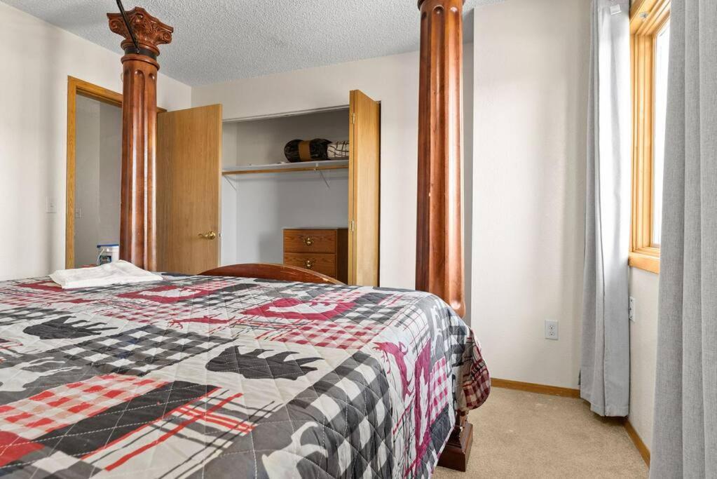Apartment Alaskan Wolfden Close To Airport Centrally Located Anchorage