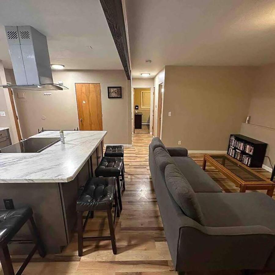 Apartment Centrally Located 2br Spacious High-speed Internet *