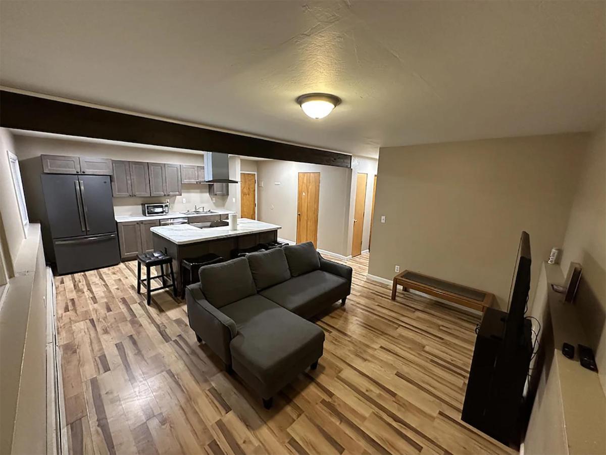 Apartment Centrally Located 2br Spacious High-speed Internet *