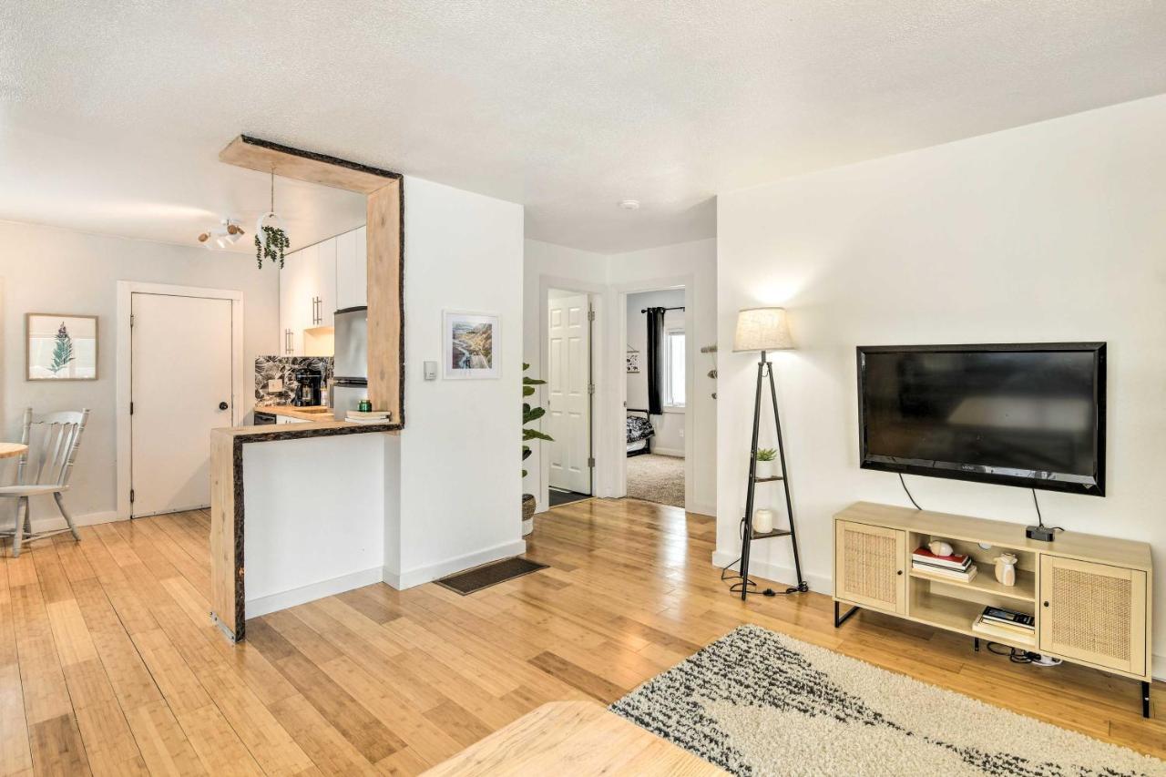 Home, Minutes From Downtown! * Anchorage