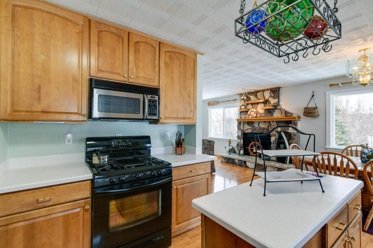 Cozy Vacation With Deck, Gas Grill Anchorage