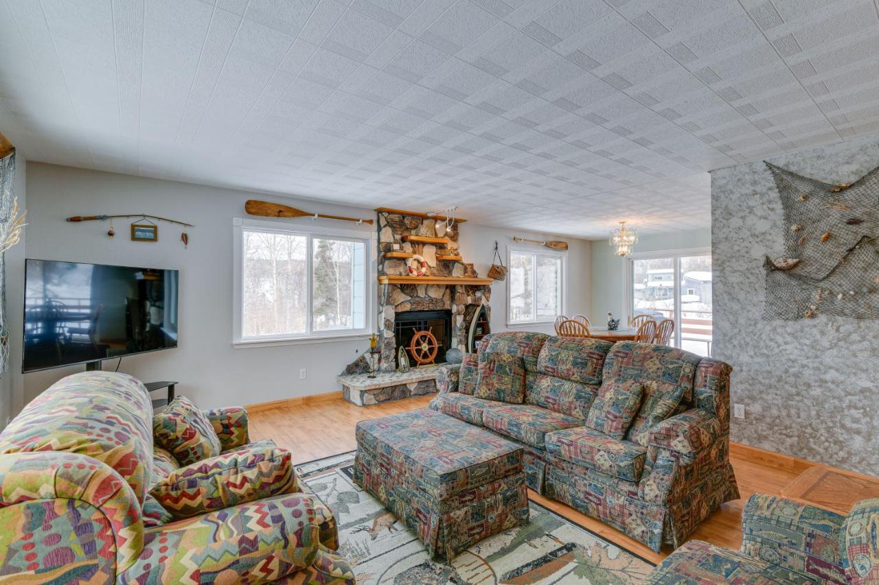 Cozy Vacation With Deck, Gas Grill Anchorage