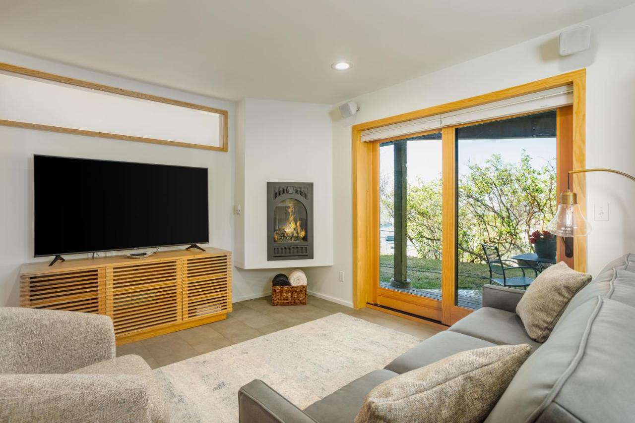 Downtown Contemporary - Full *