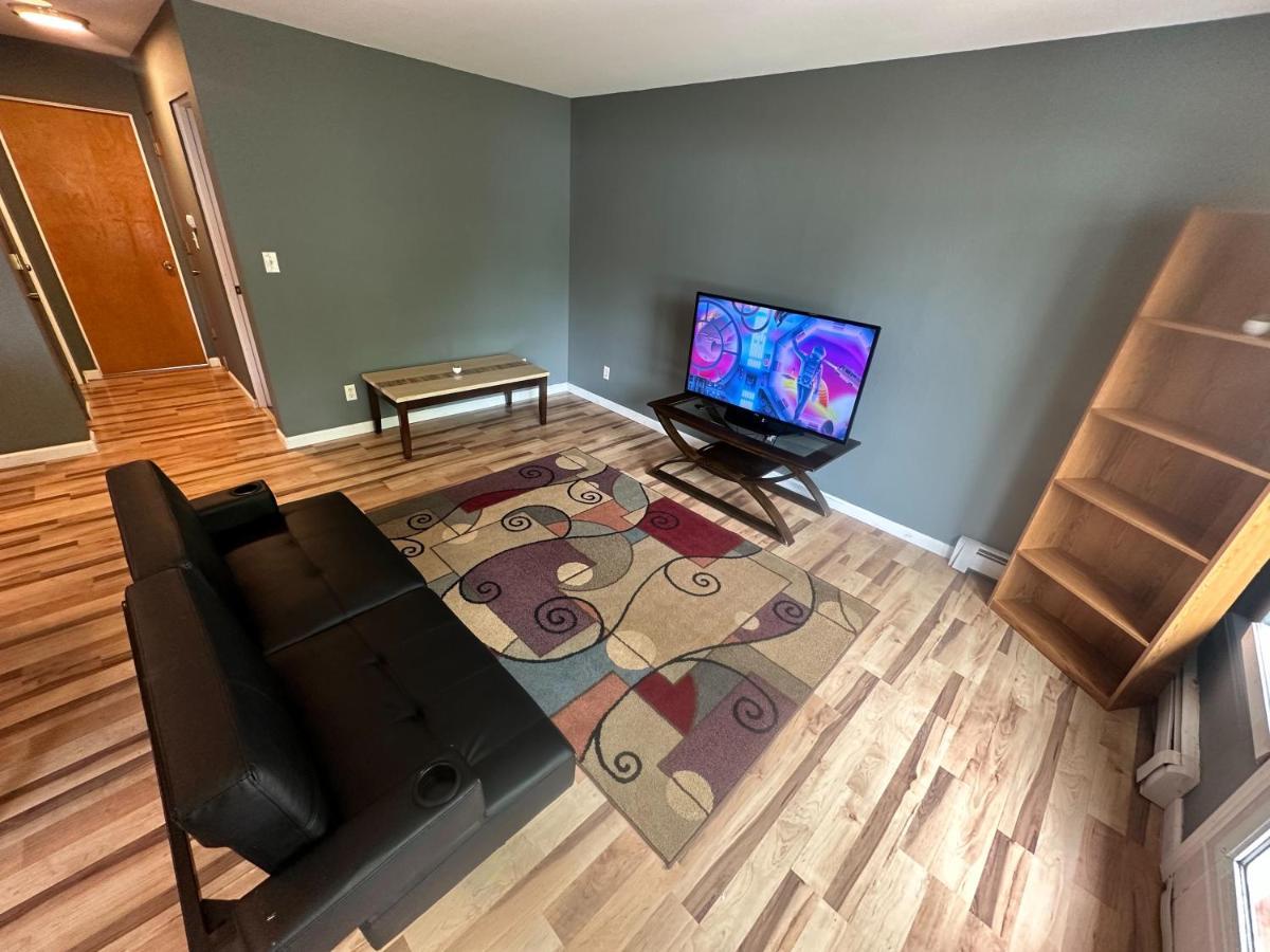 Apartment Newly Renovated Centrally Located 2br Balcony *
