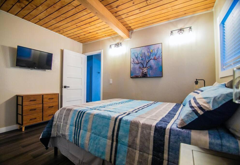 Cozy 3b With Yard 2 Min To Downtown Apartment