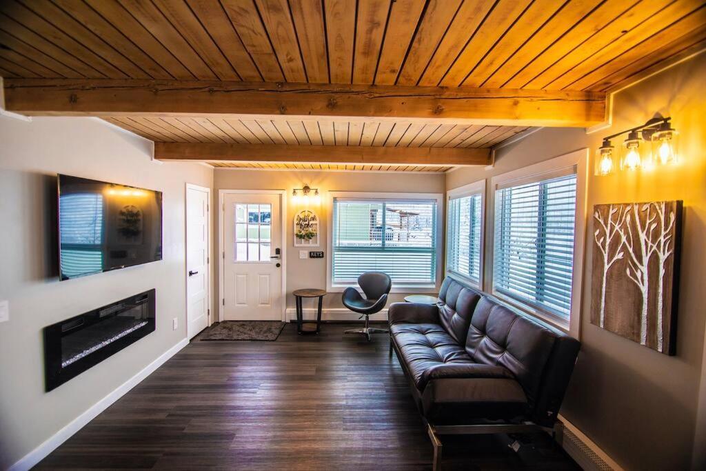 Cozy 3b With Yard 2 Min To Downtown Apartment *