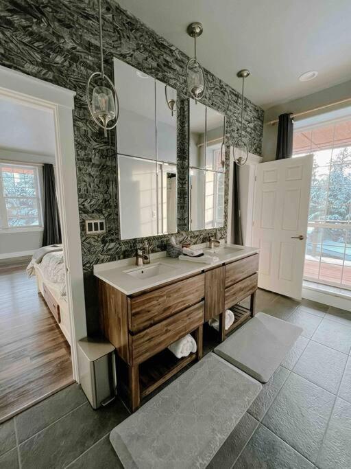 Alyeska Views - 4 Bdr. 2.5 Bath Villa