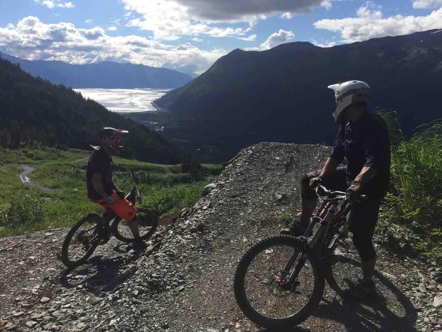 Alyeska Views - 4 Bdr. 2.5 Bath Villa *