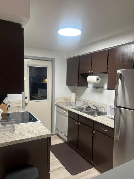 Beautiful Downtown 2 Apartment