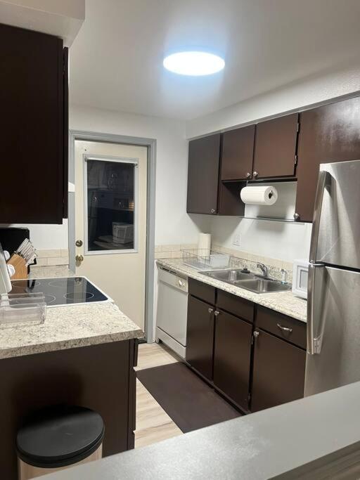 Beautiful Downtown 2 Apartment *