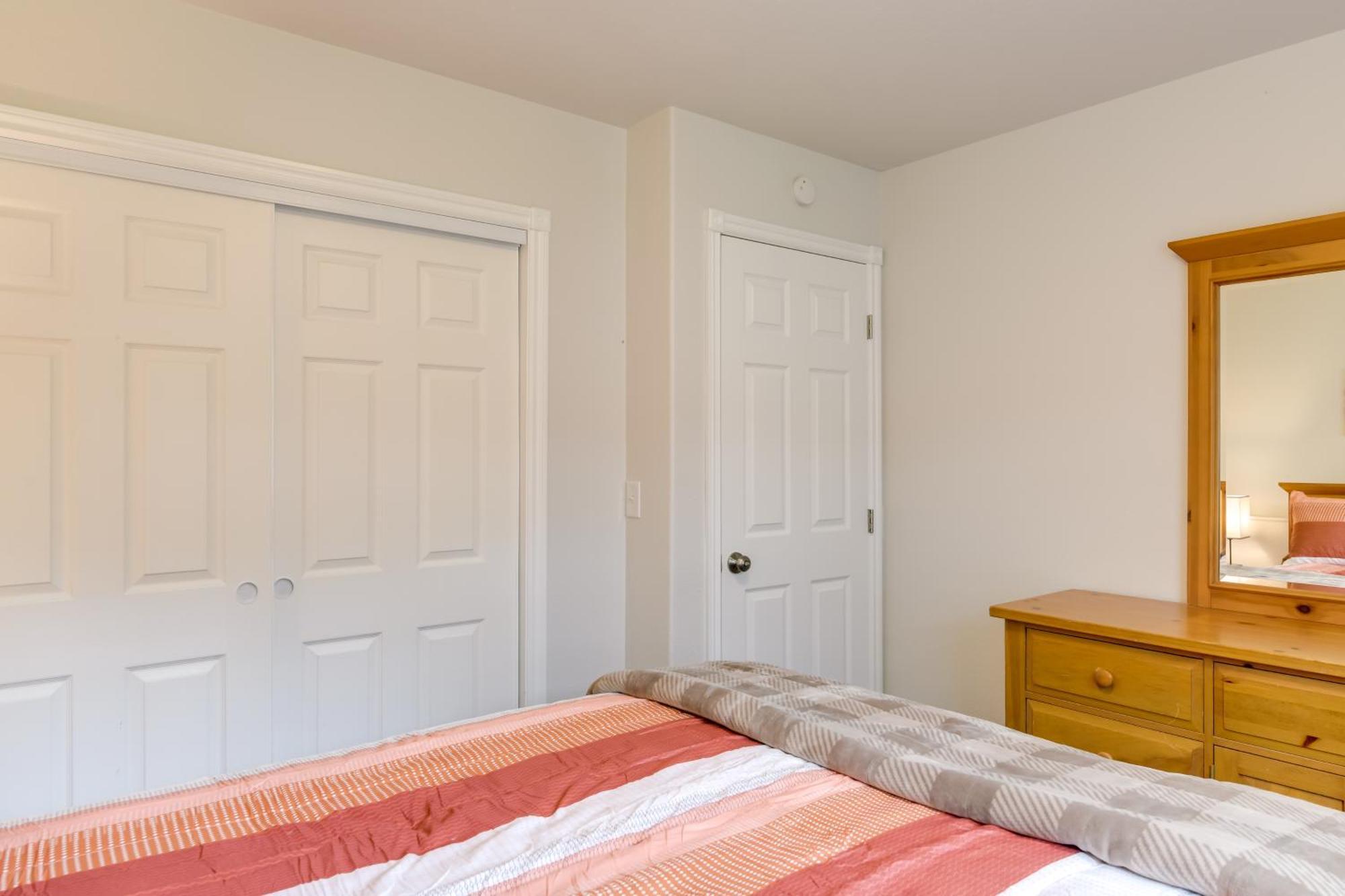 Bright And Airy Getaway, 6 Mi To Downtown! Apartment
