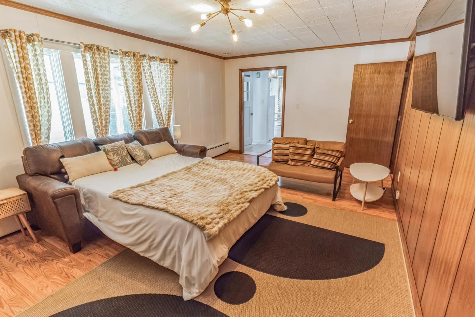 Parkstrip Place, Pet Friendly Downtown Anchorage