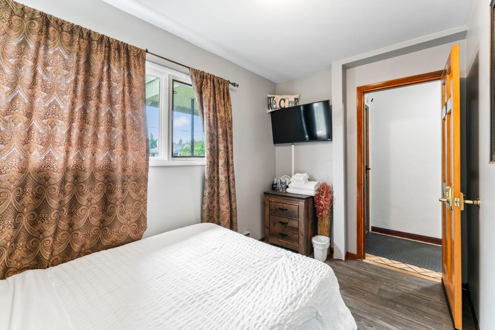 Compact But Cozy Too Guest house