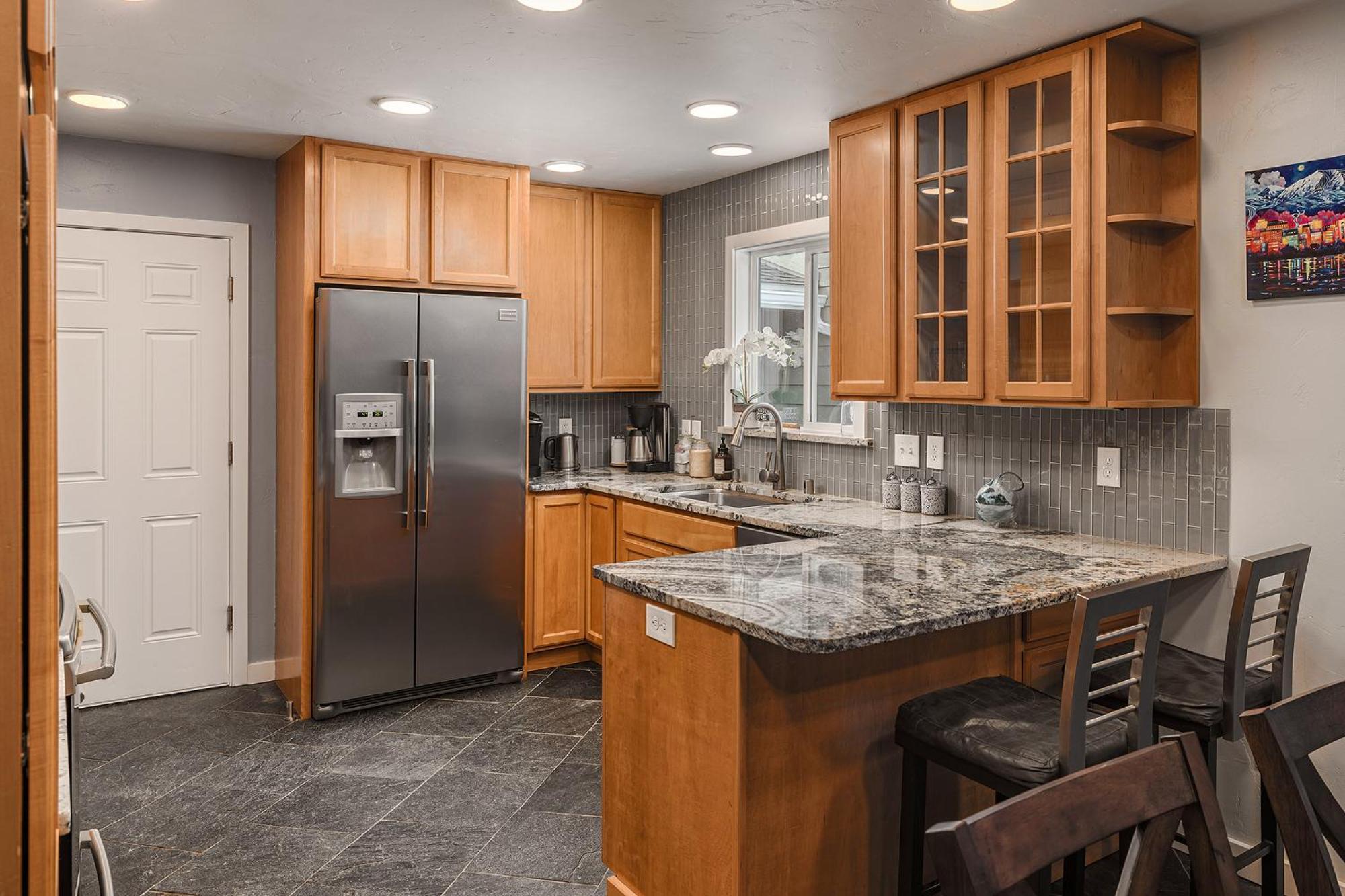 Cozy Stay, 3bdrm Near Airport Apartment Anchorage