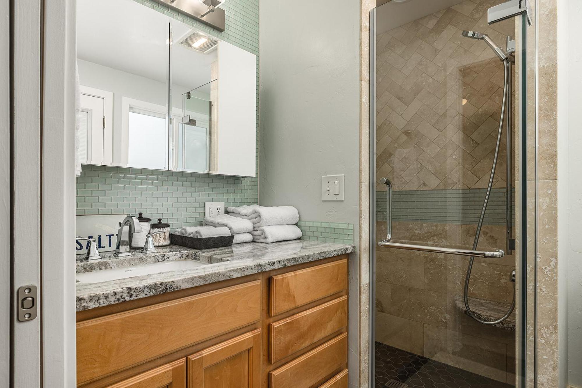 Apartment Cozy Stay, 3bdrm Near Airport *