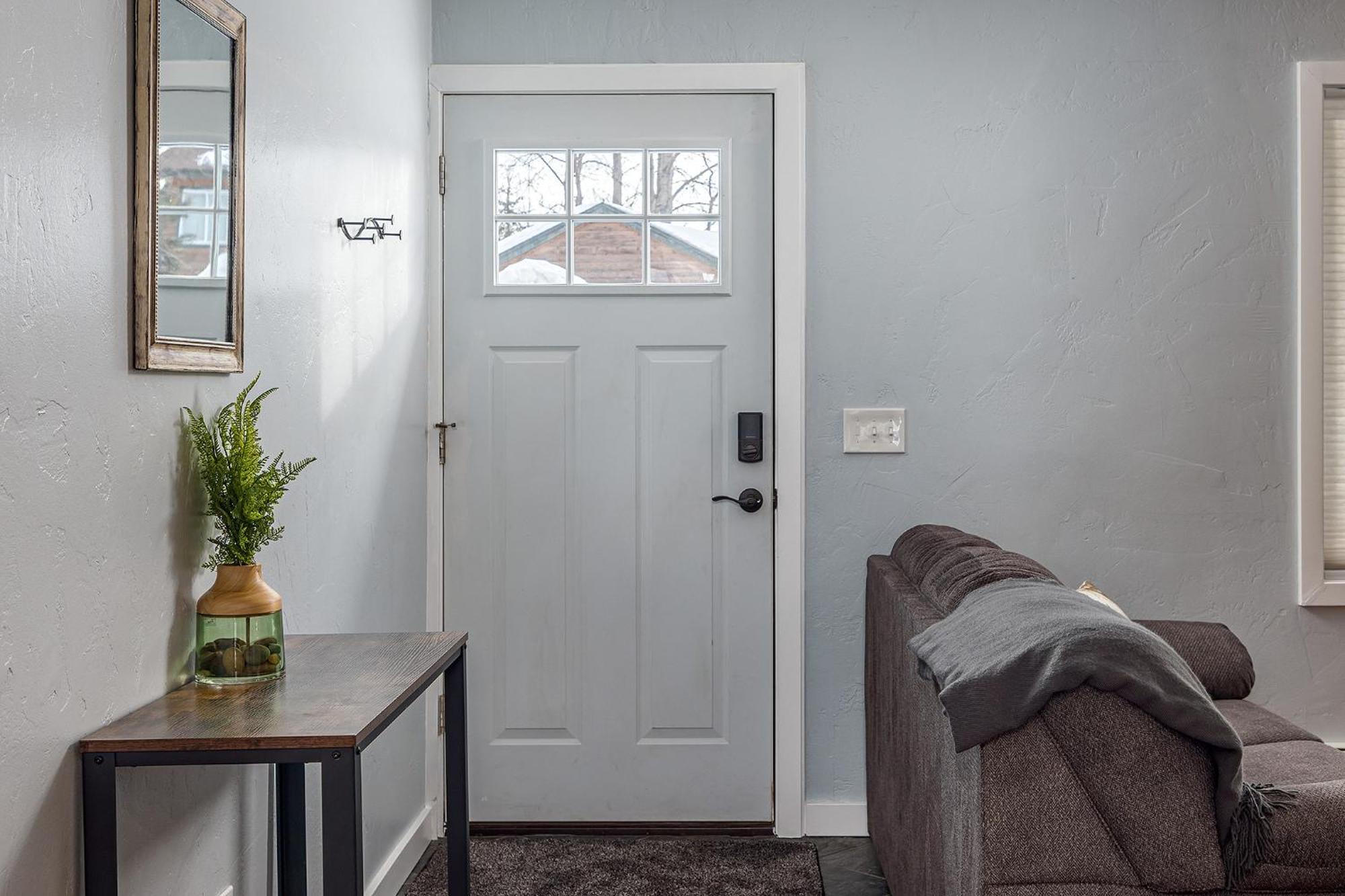 Cozy Stay, 3bdrm Near Airport Apartment Anchorage