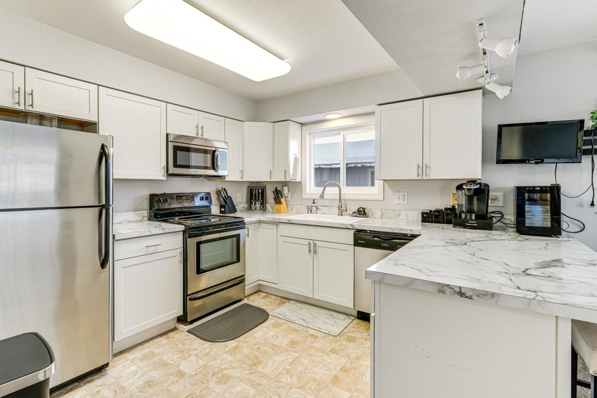 Apartment 3 Mi To Dtwn With Shared Sauna In