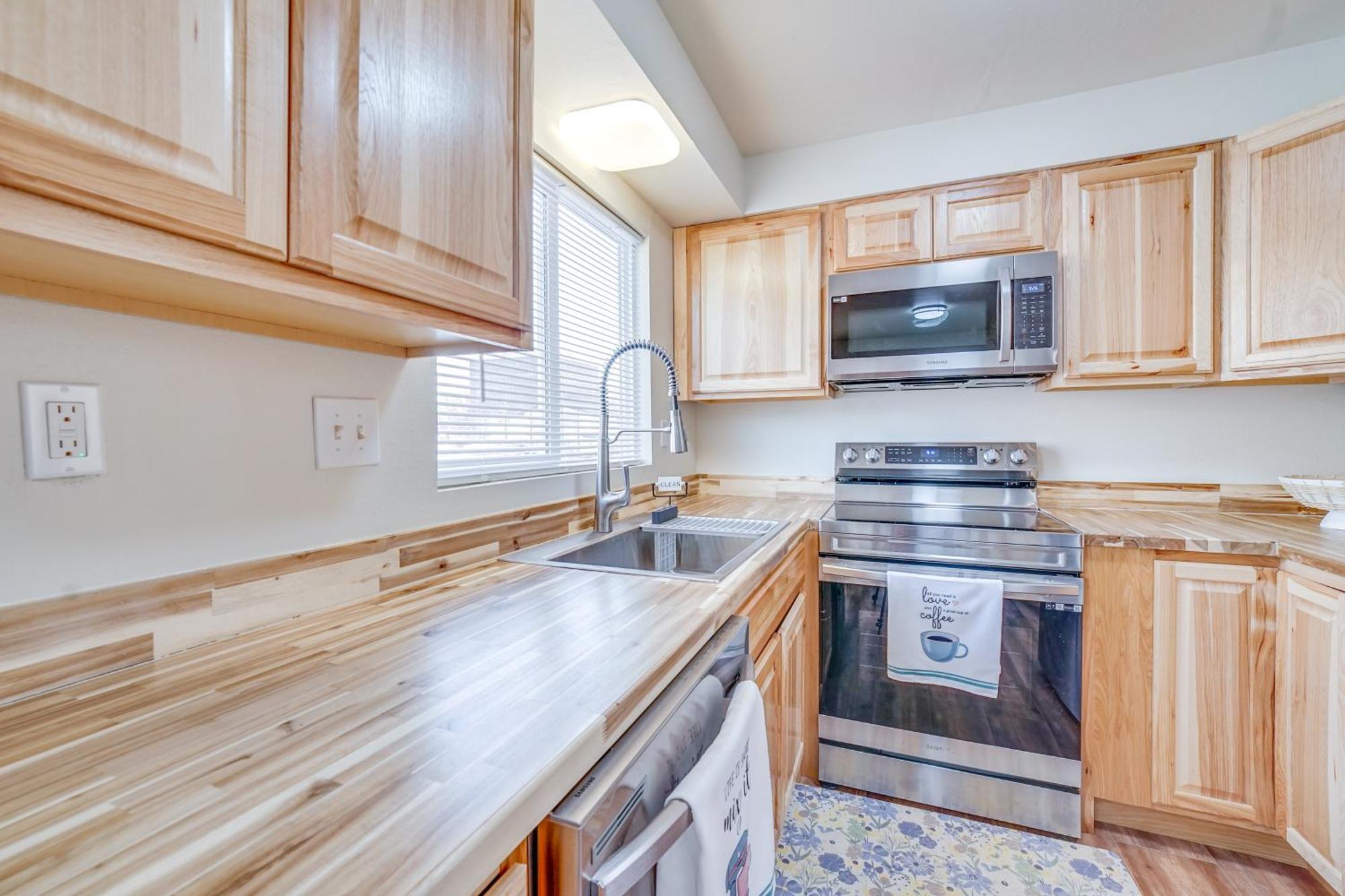 Cozy With Mountain Views * Anchorage