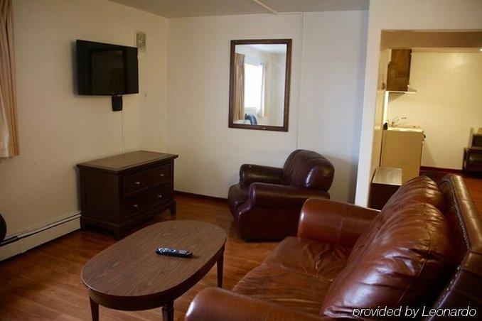 Econo Hotel