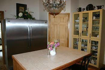 Maria's Creekside 3* Anchorage