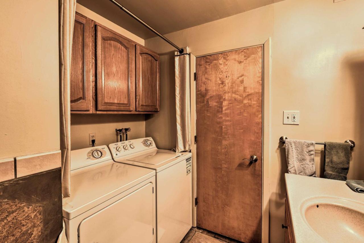 Condo, Walk To Town And Coast! Apartment